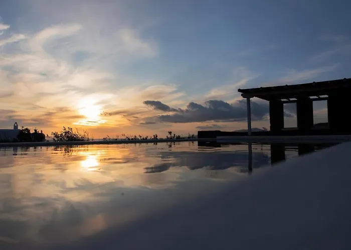 Stylish Mykonian Semi-private Huge Pool Lägenhet *